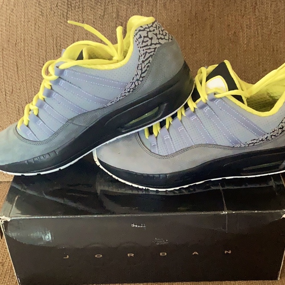 Men’s Jordan CMFT VIZ Air 11 ltr